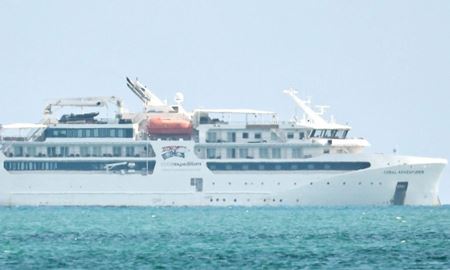 کشتی کروز استرالیایی در آب‌های پاپوآ گینه نو به گل نشست