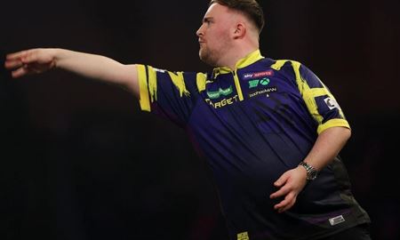 ستاره ۱۸ ساله انگلیسی، برای دومین سال متوالی بر قله دارت جهان ایستاد