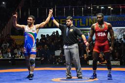 پیروزی حساس کشتی ایران مقابل آمریکا در سرمای سیبری