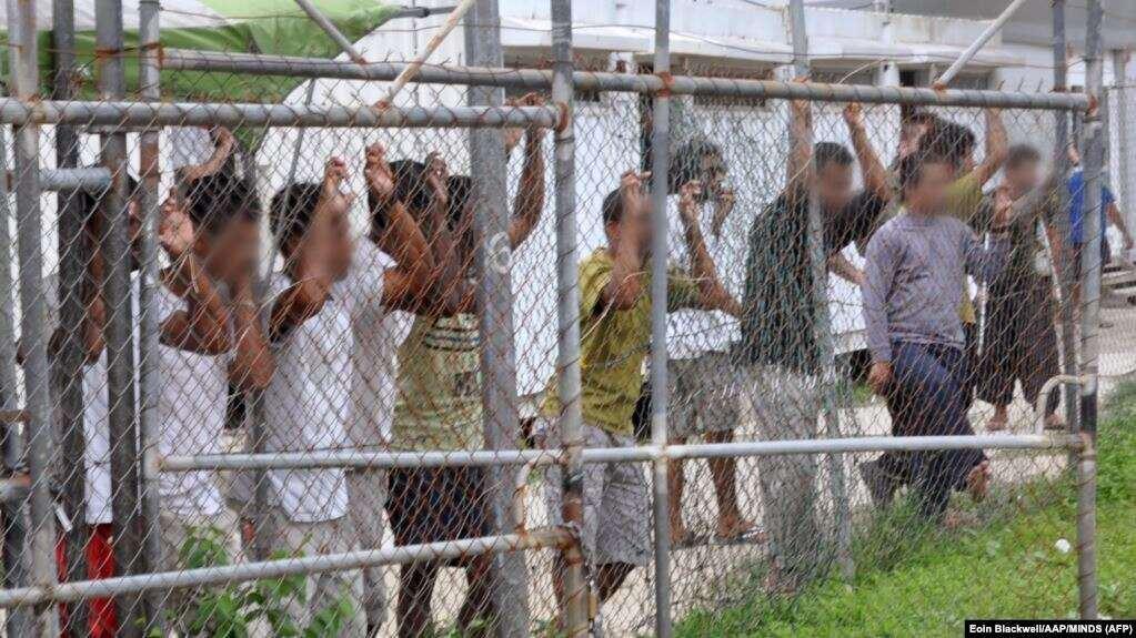 حضور پلیس در اردوگاه پناهجویان استرالیا در جزیره مانوس 