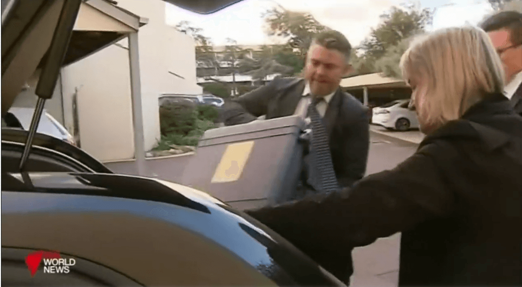 آیا یورش ناگهانی پلیس استرالیا به دفتر ای بی سی  با هدف ارعاب طراحی شده بود؟