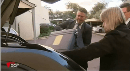 آیا یورش ناگهانی پلیس استرالیا به دفتر ای بی سی  با هدف ارعاب طراحی شده بود؟