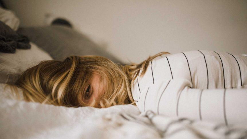 چرا بی خوابی باعث بروز رفتارهای عجیب و غریب می شود