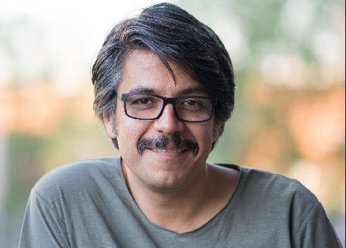 گفتگو با "محمود فرجامی" نویسنده، مترجم و پژوهشگر در حوزه طنز ، که به اجرای استندآپ ‌کمدی  با موضوعات خاص همراه با نگاهی انتقادی  نیز می‌پردازد/ هارمونی رابطه، سمفونی تختخواب - تازه ترین استندآپ کمدی محمود فرجامی است که برای نخستین بار در استرالیا اجرا می‌شود/رادیو نشاط..ناهید امامی