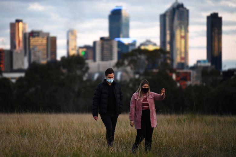 چرا خانه‌نشینی در محدودیت های کروناویروس باعث کاهش ویتامین دی میشود؟