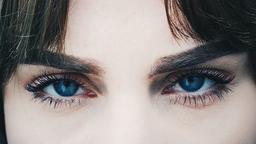  افراد خودشیفته ابروهای پرپشتی دارند!؟