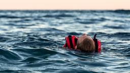 زباله‌‌های دریا، جان ملوان را نجات دادند