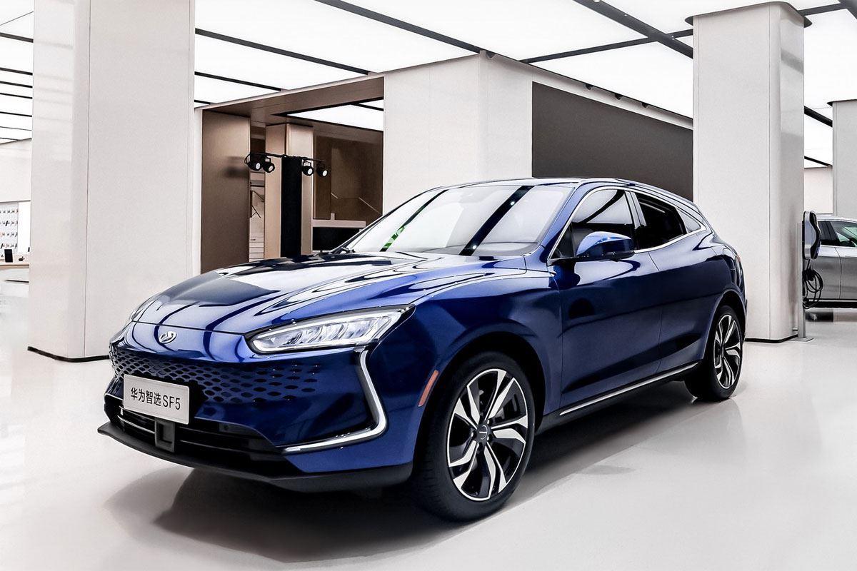 رونمایی از نخستین خودرو هیبرید شرکت هواوی در شانگهای