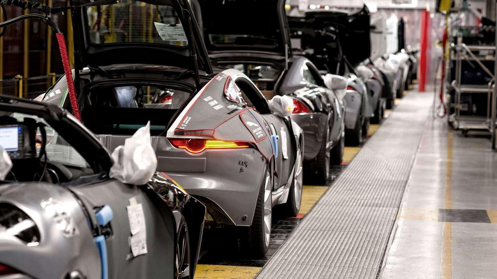 هشدار کاهش تولید خودرو در جهان به دلیل کمبود تراشه