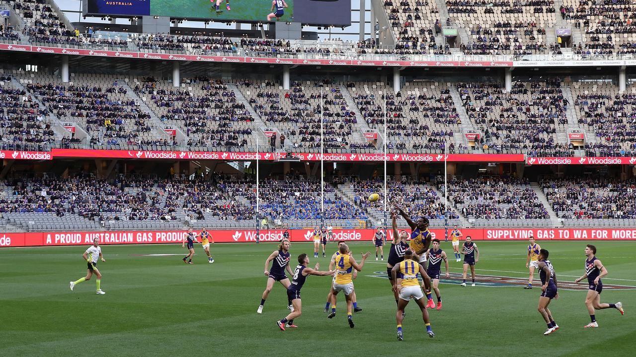 تماشاگران مسابقه فوتبال در ملبورن در معرض ویروس کرونا