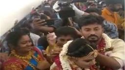 هندی‌ها، محدودیت‌های کرونا را با هواپیما در آسمان دور زدند