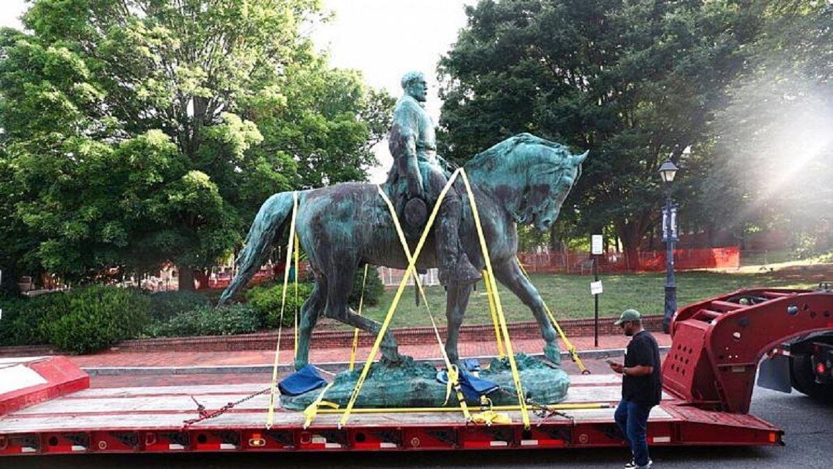 آمریکا، مجسمه افرادی که حامی برده‌داری بودند را جمع‌آوری می‌کند