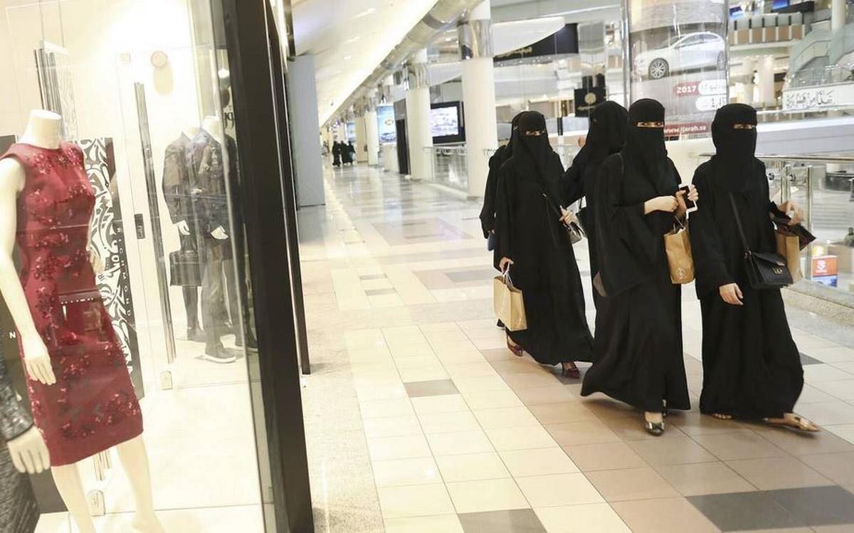باز ماندن فروشگاه‌های عربستانی در ساعات نماز یک "اقدام نمادین بزرگ"