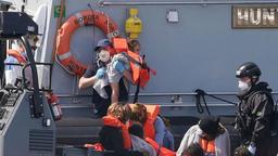 بریتانیا با پرداخت پول به فرانسه جلوی ورود مهاجران از کانال مانش را می‌گیرد