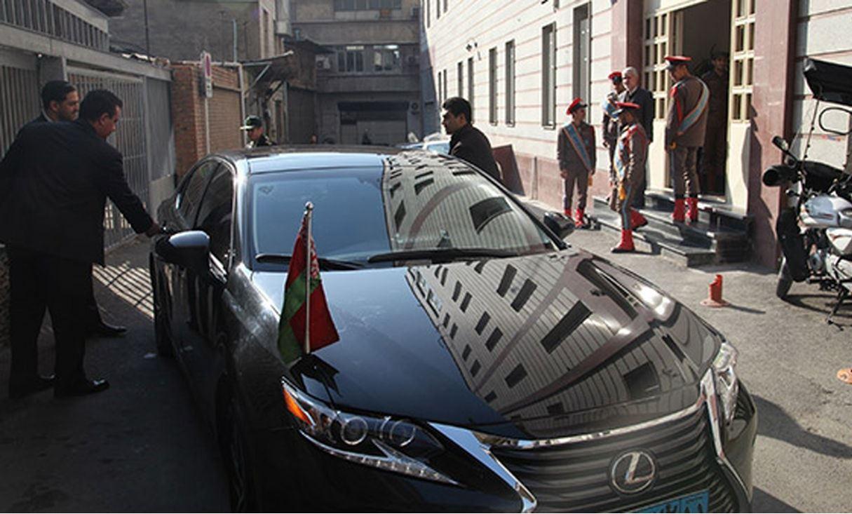 خودرو سفیر بلاروس در ایران، سرباز پلیس را زیر گرفت