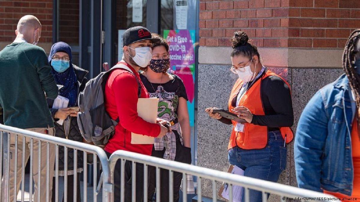 ۱۰۰ دلار، ۵۰ هزار نفر را در نیویورک واکسینه کرد