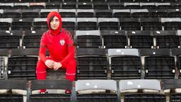 توصیه کاپیتان تیم ملی فوتبال زنان افغانستان به سوزاندن پیراهن‌های تیم ملی