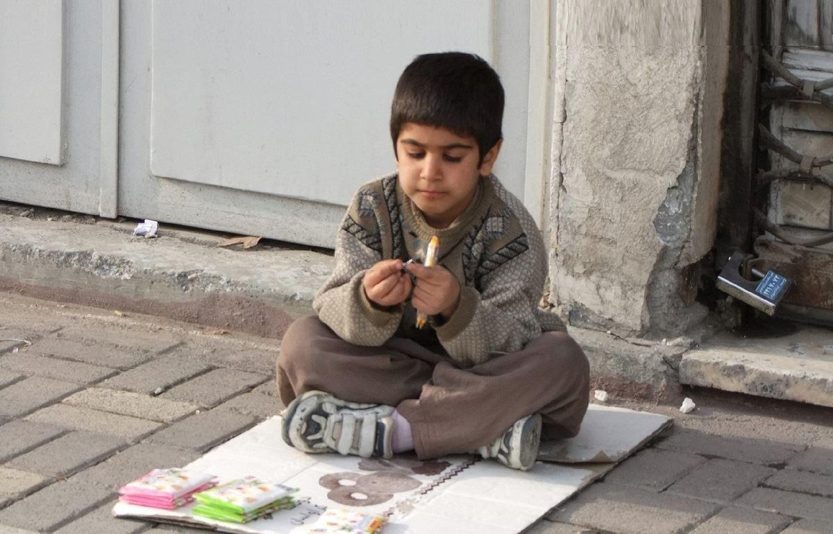 یک سوم مردم ایران زیر خط فقر زندگی می‌کنند