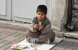 یک سوم مردم ایران زیر خط فقر زندگی می‌کنند