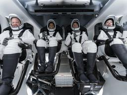 اولین سفر فضایی چهار شهروند عادی با موشک اسپیس ایکس به فضا