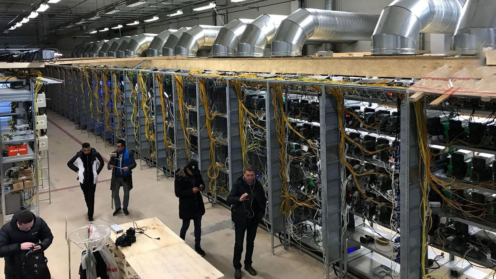 وارد شدن 200 هزار دستگاه از ماینرهای بنجل چینی به ایران