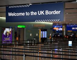 خشم مسافران از قوانین غیرمنطقی بریتانیایی‌ها در مورد واکسیناسیون