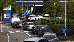 ورود ارتش بریتانیا به شهرها برای سوخت‌رسانی به پمپ‌بنزین‌ها