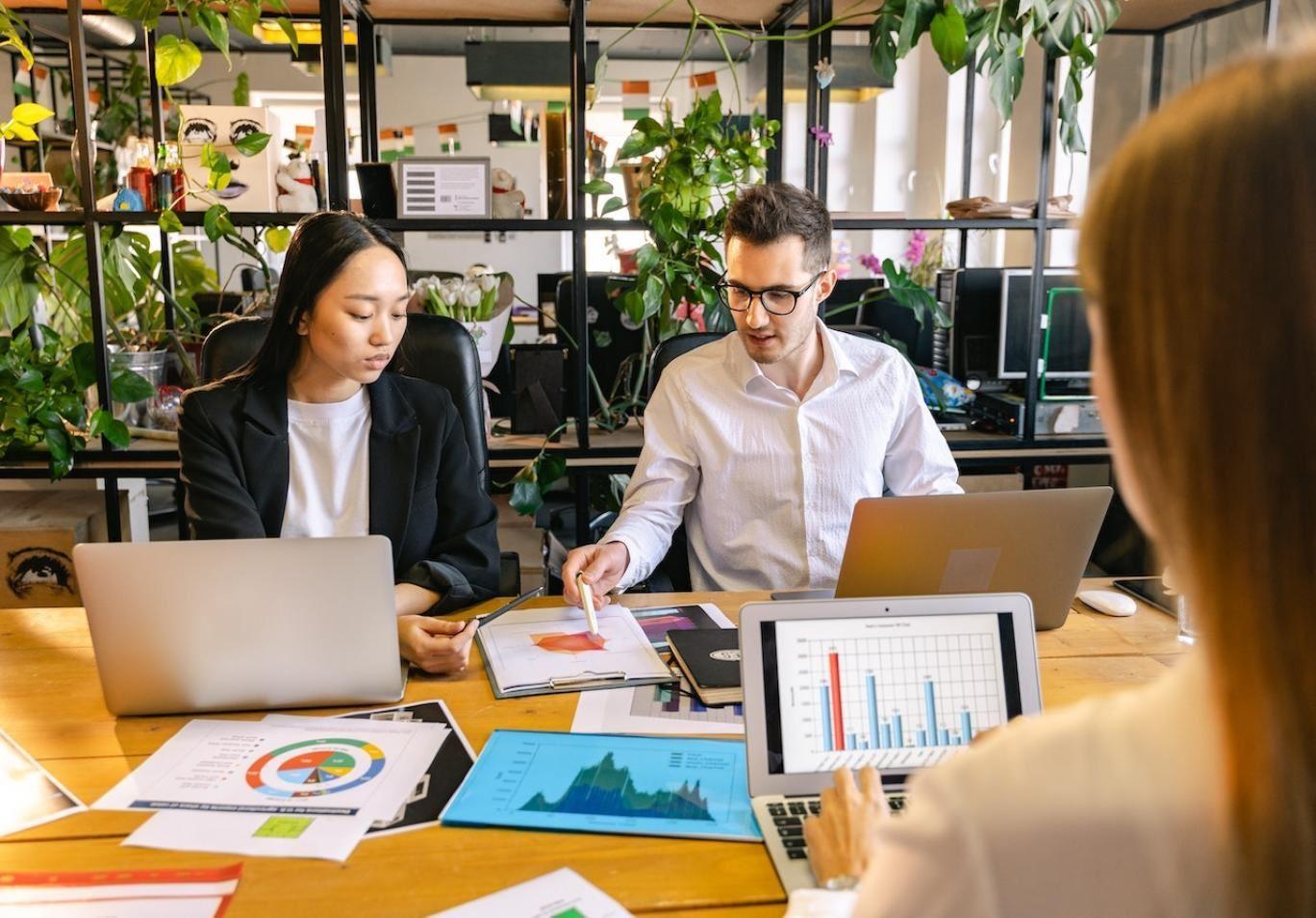 درآمد مردان در همه کشورها بیش از زنان است