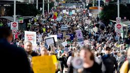 راهپیمایی هزاران نفر از مخالفان واکسیناسیون اجباری درملبورن