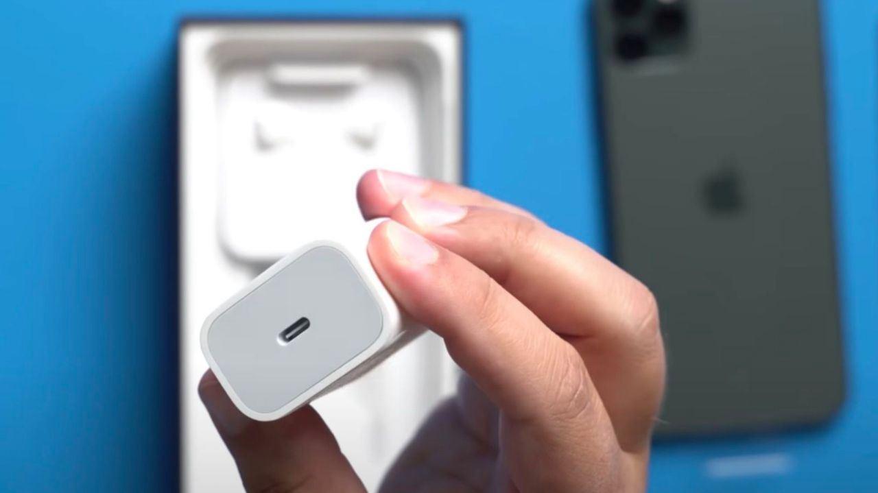 سود 6.5 میلیارد دلاری اپل با حذف شارژر و هدفون از جعبه آیفون‌ها