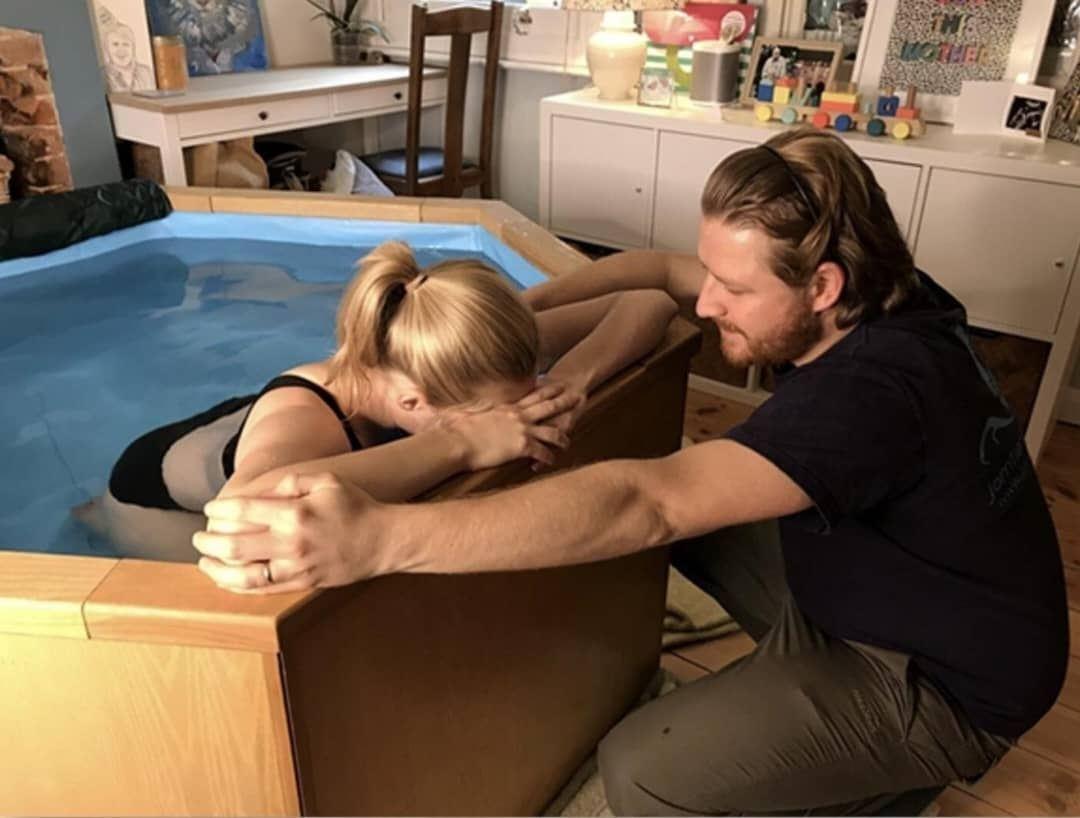 نتایج یک تحقیق: بی‌خطر بودن و پرفایده بودن زایمان در آب