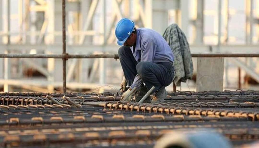 پیش بینی سقوط دوباره دستمزد کارگران ایرانی در سال 1402