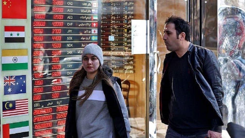 نوسان شدید قیمت دلار در ایران؛ بازگشت از 60 هزار تومان