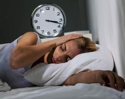 چهار مشکل رایج خواب و راه مبارزه با آن‌ها