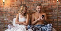 از هر ۵ نفر، ۱ نفر رابطه جنسی را به خاطر موبایل قطع می‌کند!