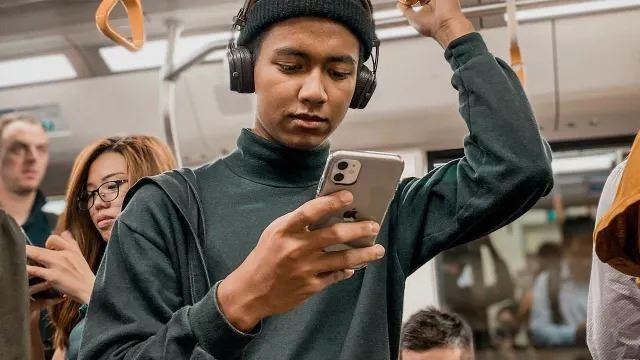 گسترش اپیدمی تنهایی در میان جوانان استرالیایی