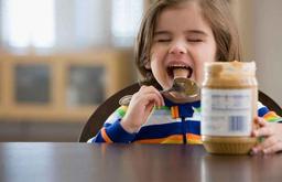 کاهش آلرژی در بزرگسالی، با مصرف کره بادام‌زمینی در کودکی!