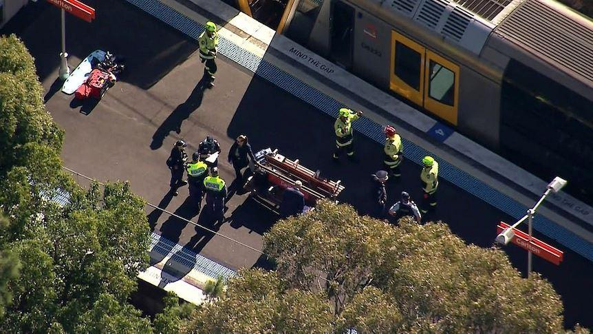 حادثه دلخراش افتادن کالسکه حامل دو کودک بر روی ریل قطار در سیدنی