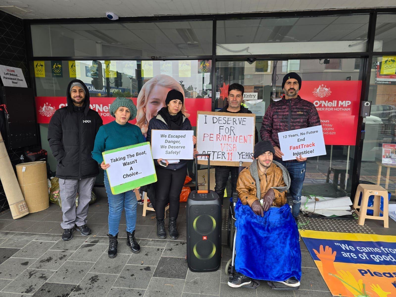 تجمع شبانه روزی پناهندگان،مقابل دفتر وزیر کشور استرالیا