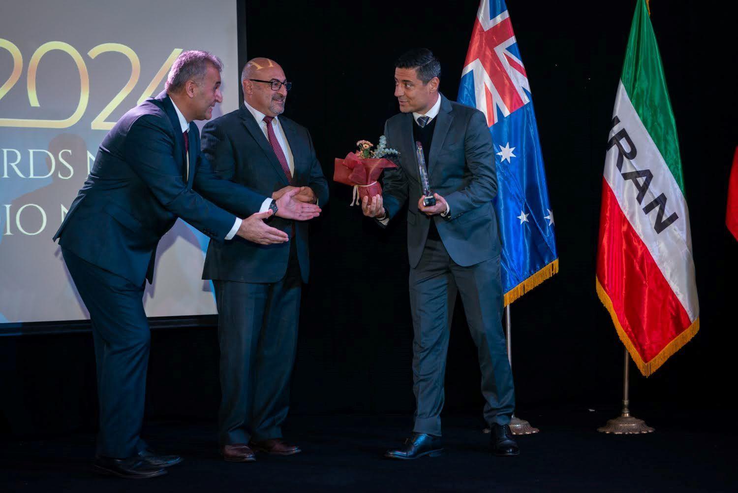 معرفی آقای علیرضا فغانی ، یکی از برترین های شب جایزه رادیو نشاط استرالیا