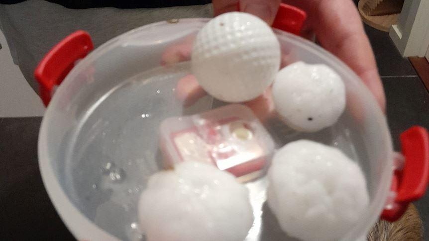 بارش تگرگ‌های بزرگ به اندازه توپ گلف در ایالت ویکتوریا