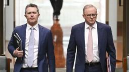 اعتراف وزیر آموزش استرالیا به درخواست پرواز رایگان از شرکت هواپیمایی کانتاس