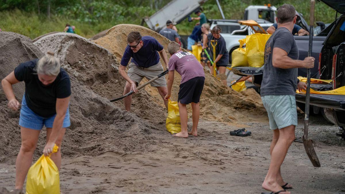 آمادگی مردم برای مقابله با طوفان گرمسیری "آلفرد" در استرالیا 