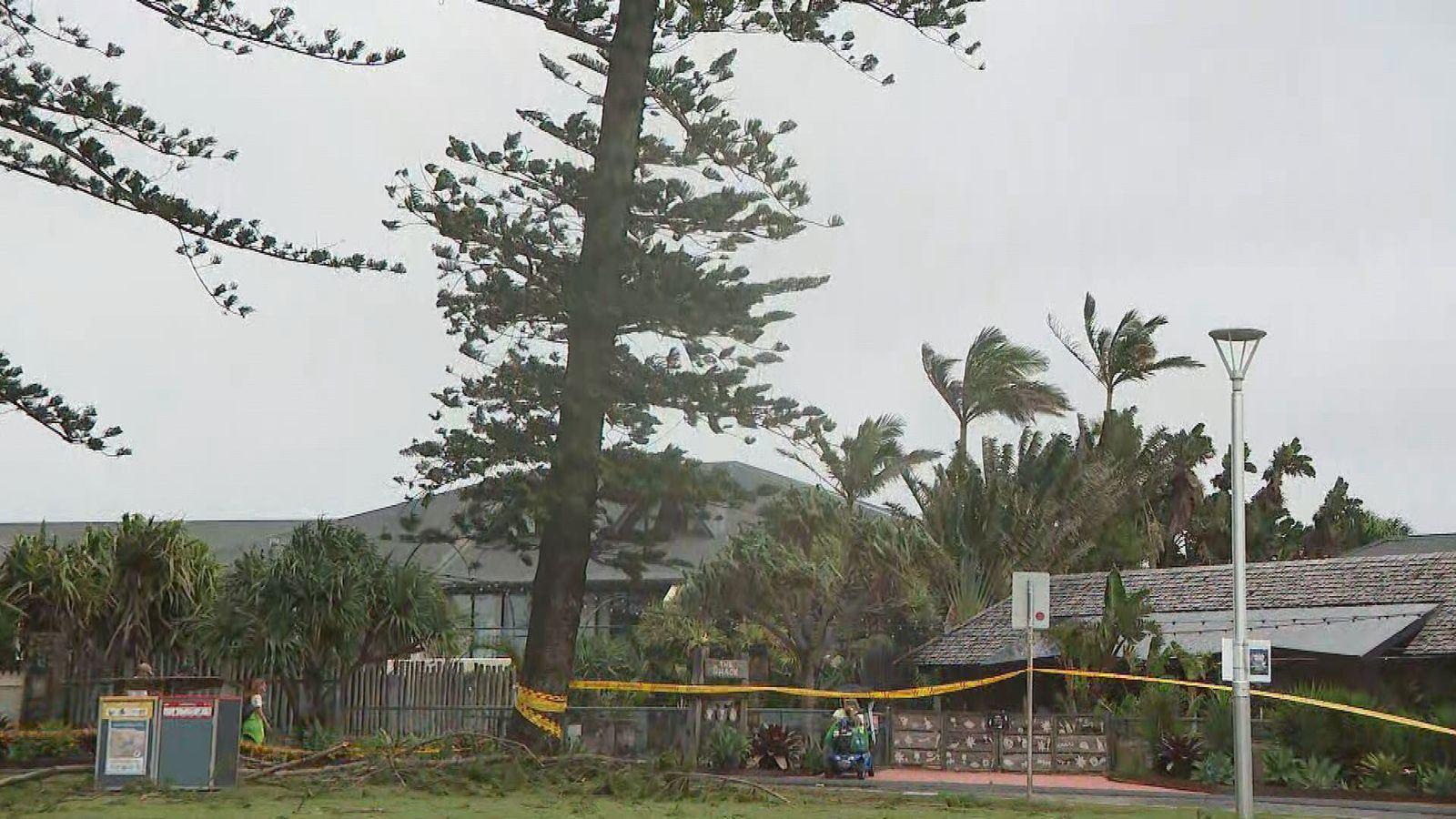 ده‌ها هزاران نفر از ساکنان ایالت‌های کوئینزلند و نیوساوت‌ولز در خاموشی بسر می‌برند