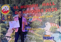 سیروس احمدی؛ وقتی یک ایرانی‌استرالیایی، ستارهٔ شب مونیخ شد