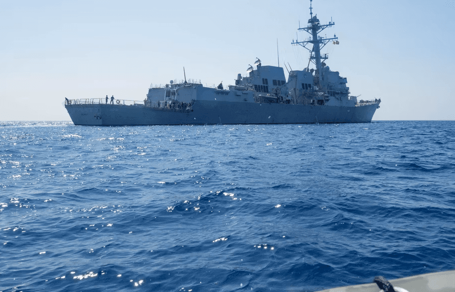 فرمانده پیشین سنتکام: حضور ناوهای آمریکا برای جلوگیری از بسته‌شدن تنگه هرمز است