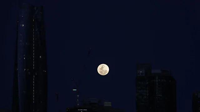 پدیده نجومی نادر "ماه سیاه" در آسمان استرالیا