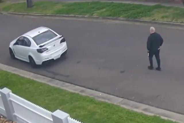 سرقت خودروی ۱۲۰,۰۰۰ دلاری در برابر چشمان متعجب صاحب آن در سیدنی