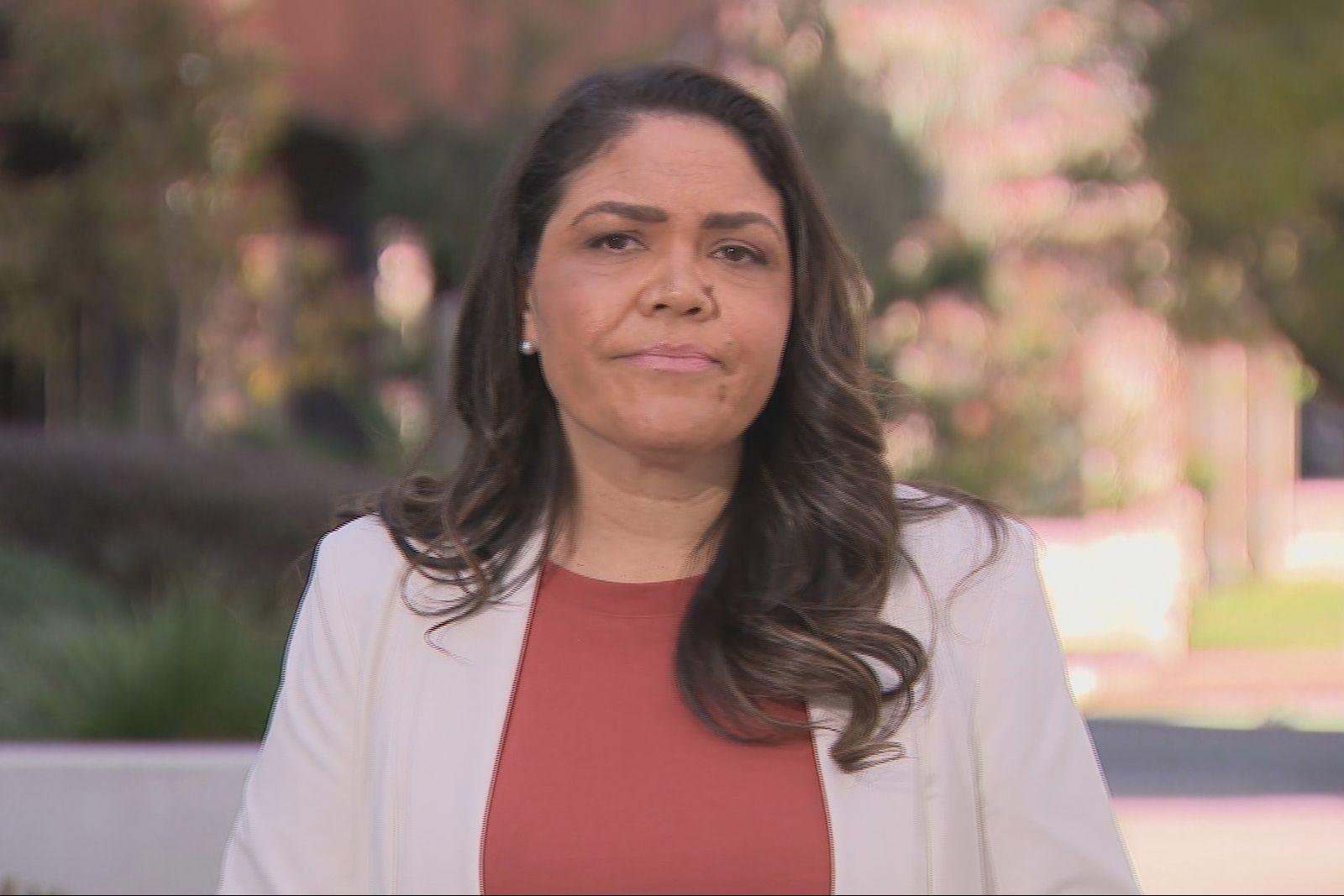 سناتور پرایس پس از خودداری از عذرخواهی، سرانجام مجبور به کناره‌گیری شد 