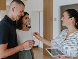 والدین استرالیایی، تکیه‌گاه اصلی فرزندان در مواجهه با چالش‌های اقتصادی و بازار مسکن